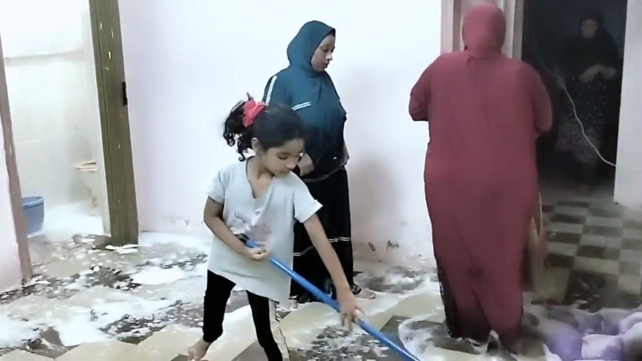 روتين غسيل سجاد فى الصاله عند ماما انا واختى 👍