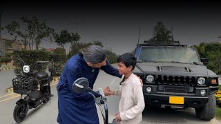 Junior Suneel Munj ko electric cycle Hummer H2 par deliver kiya!