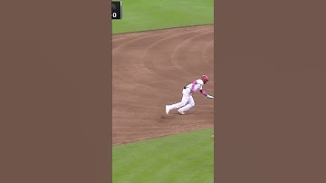 Tyler Rogers has a filthy pickoff move. 🤯