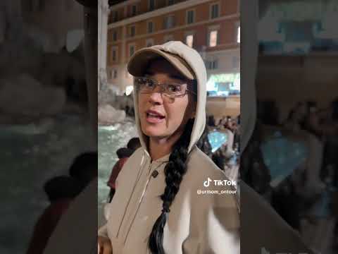 Video Katy Perry alla Fontana di Trevi, non lancia monetine ma la carta di credito