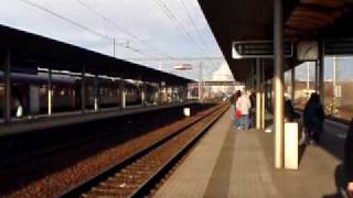 Příjezd a odjezd vlaku SC 506 Pendolino.AVI