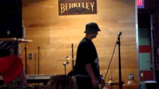 Berkeley Cafe: Live Performance