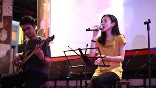 Video thumbnail of "WHITE FRAME   SIAPKAH KAU TUK JATUH CINTA LAGI ( LIVE MUSIC COVER ) #malamminggutrulycafe #Bengkulu"