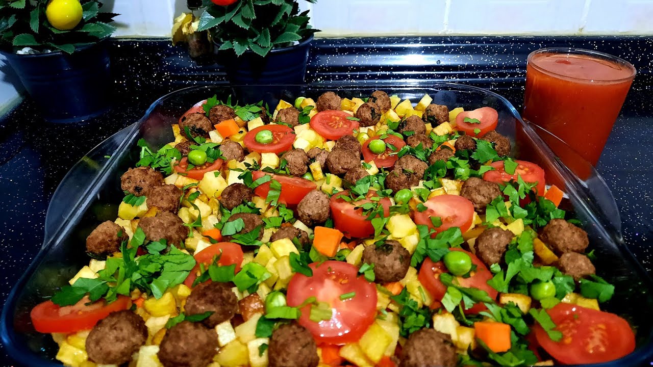 FIRINDA KÖFTELİ BEZELYE TARİFİ | FIRIN YEMEKLERİ | FIRINDA KÖFTELİ ANA YEMEK TARİFİ | PRATİK YEMEK