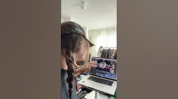 lil behind the scenes on the edit.. music vid out nowwwww :)) #newmusic #dreampop