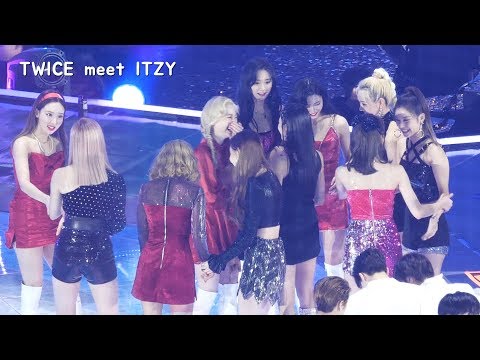 무대에서 있지 만난 트와이스 : TWICE meet <strong>ITZY</strong> on stage : JYP 친목 friendship : 직캠 fancam : <strong>ending</strong> stage 191225