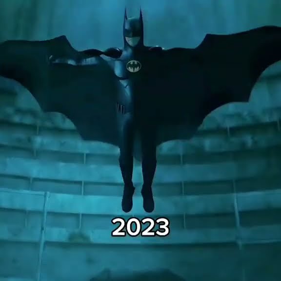 Michael Keaton GLIDE COMPARASSION 1992 & 2023 #shorts  #batman  #dcuniverse  #comics  #dcu