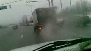 Дымящий грузовик