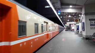 2018/12/04 6901次行包列車 新左營出站