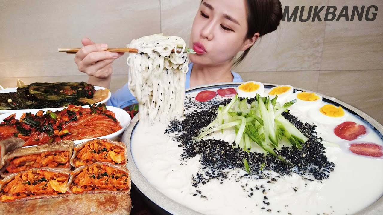 SUB) 꼬소하고 달콤한 콩국수 매콤한 전병까지 여름엔 콩국수지 🤍 먹방 COLD BEAN SOUP NOODLES KIMCHI CREPE REAL SOUND ASMR MUKBANG
