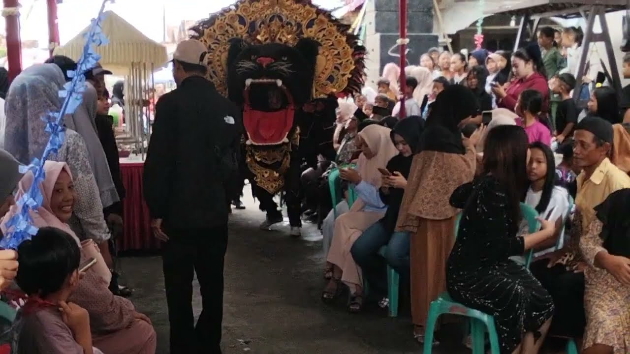 Barongan datang penonton ketakutan Cahyo Utomo 
