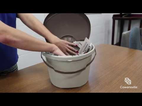 Apprenez à faire votre sac en papier pour votre bac de compost