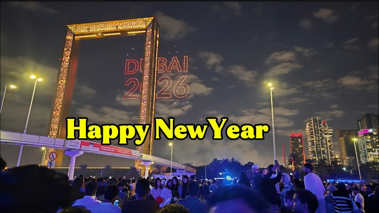New Year Fireworks In Dubai/ Crowd Reactions 