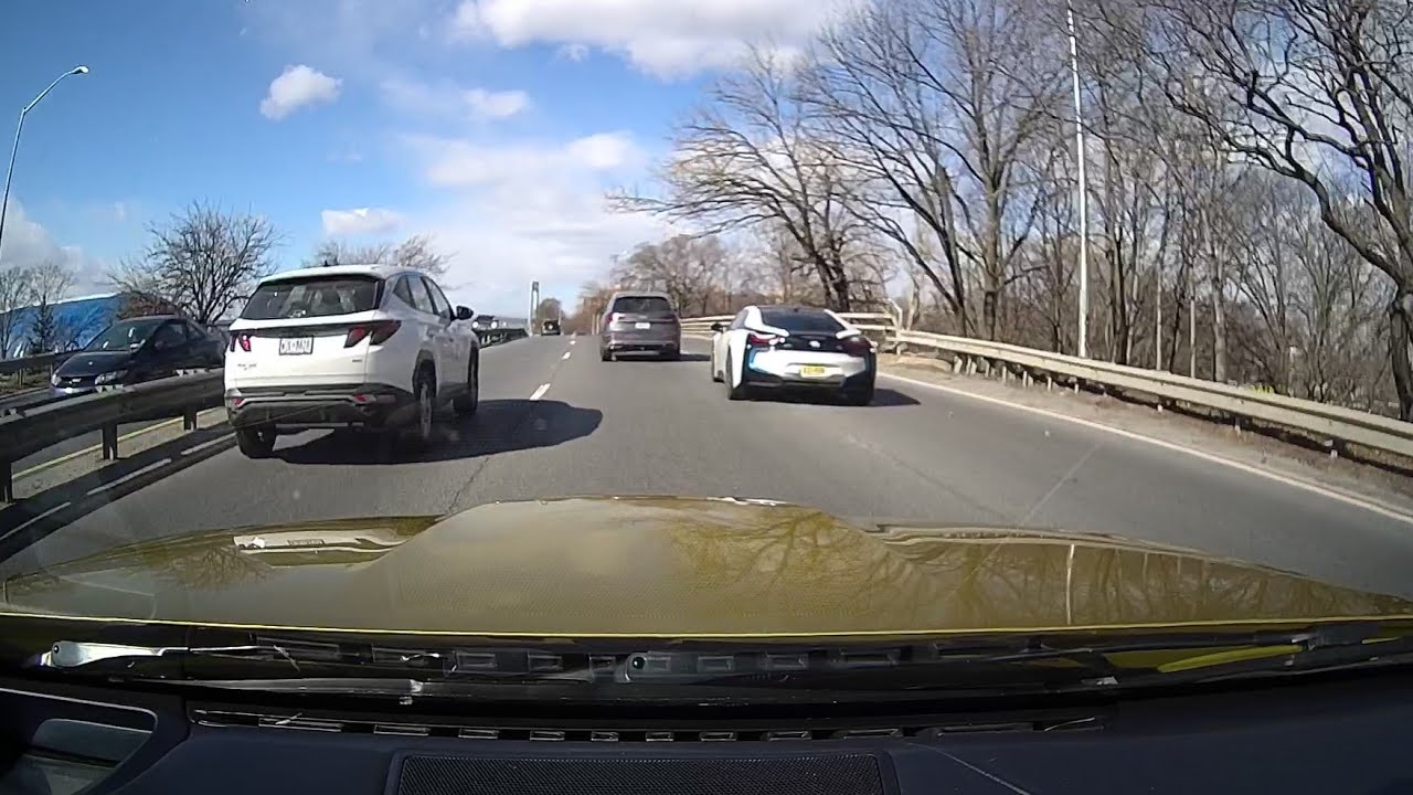 bmw i8 elegantly swimming in traffic