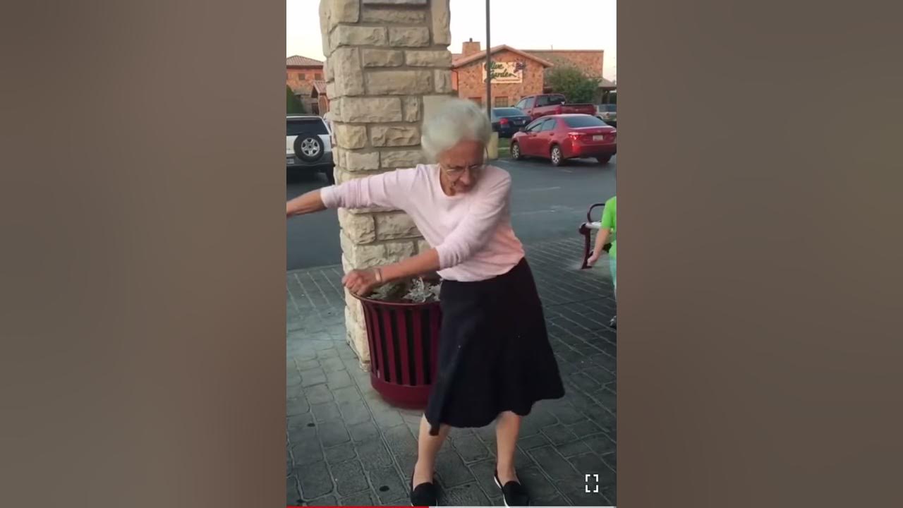 Видео где бабушка танцует. Танцы бабушек. Танцующая бабушка ютуб. Видео где бабушка танцует. Бабка танцует под светомузыку.