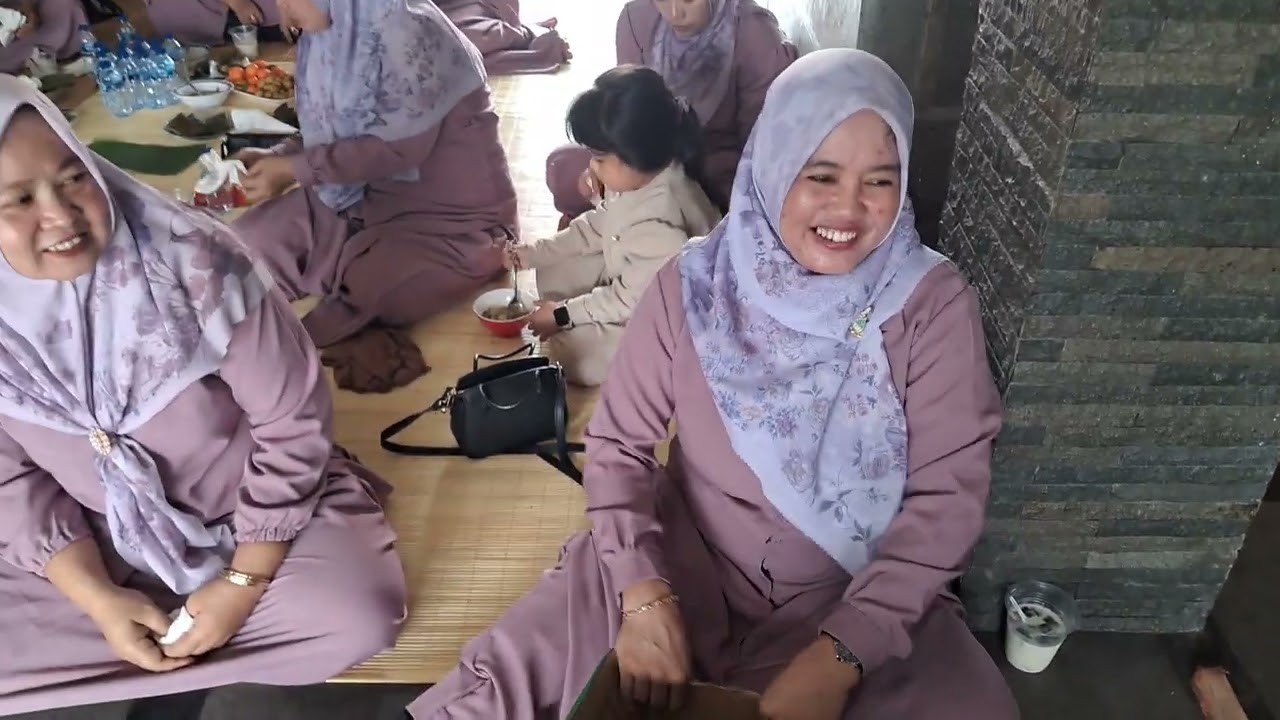 Wong pinggiran berbagi,