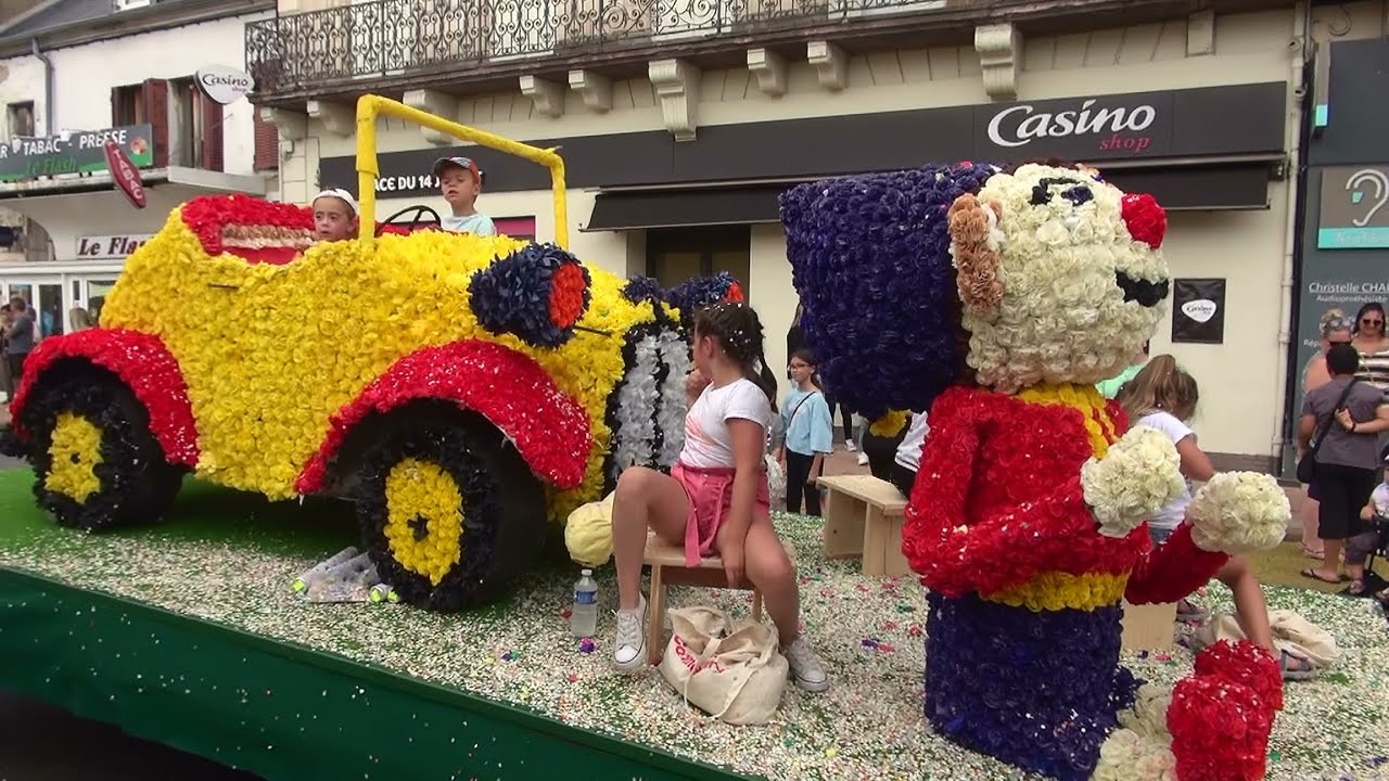 Commentry Vijon 2022 défilé de chars fleuris