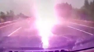 Cars Dashcam Captures Exact Moment Lightning In China