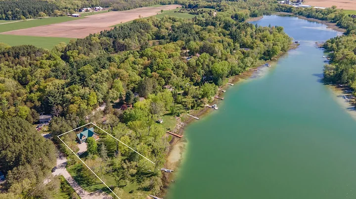 100ft of frontage on Beautiful Spring Lake