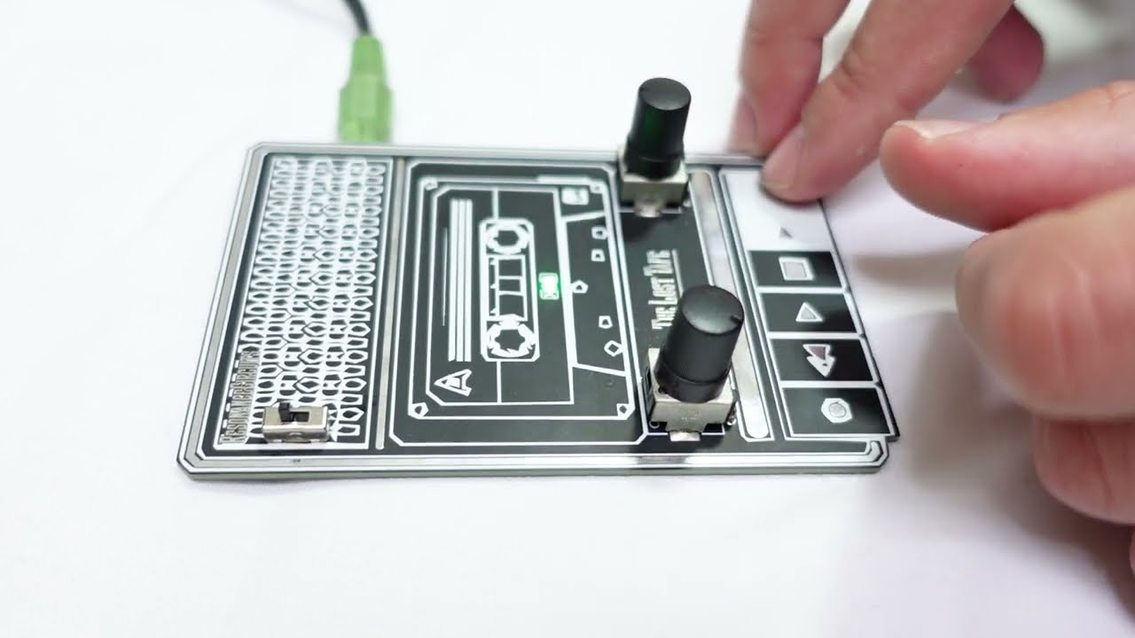 RC CIRCUIT BENT 'LOST TAPE' 8bit LO-FI BREAKS DRUM LOOPER SOUND GENERATOR bekijken op YouTube RC CIRCUIT BENT 'LOST TAPE' 8bit LO-FI BREAKS DRUM LOOPER SOUND GENERATOR bekijken op YouTube