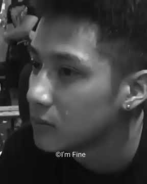 Story wa sedih senyum tapi nangis ☹