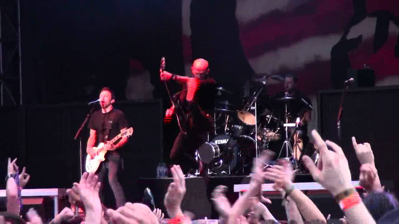 Rise Against 07 - Cisco Ottawa Bluesfest - Help is on the way