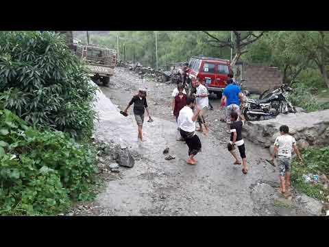 اهالي وادي العرقه قرية الحوطه يشترحون باافراح الامطار