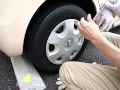 百金タイヤレバーで車のホイールカバーをはずしてみる