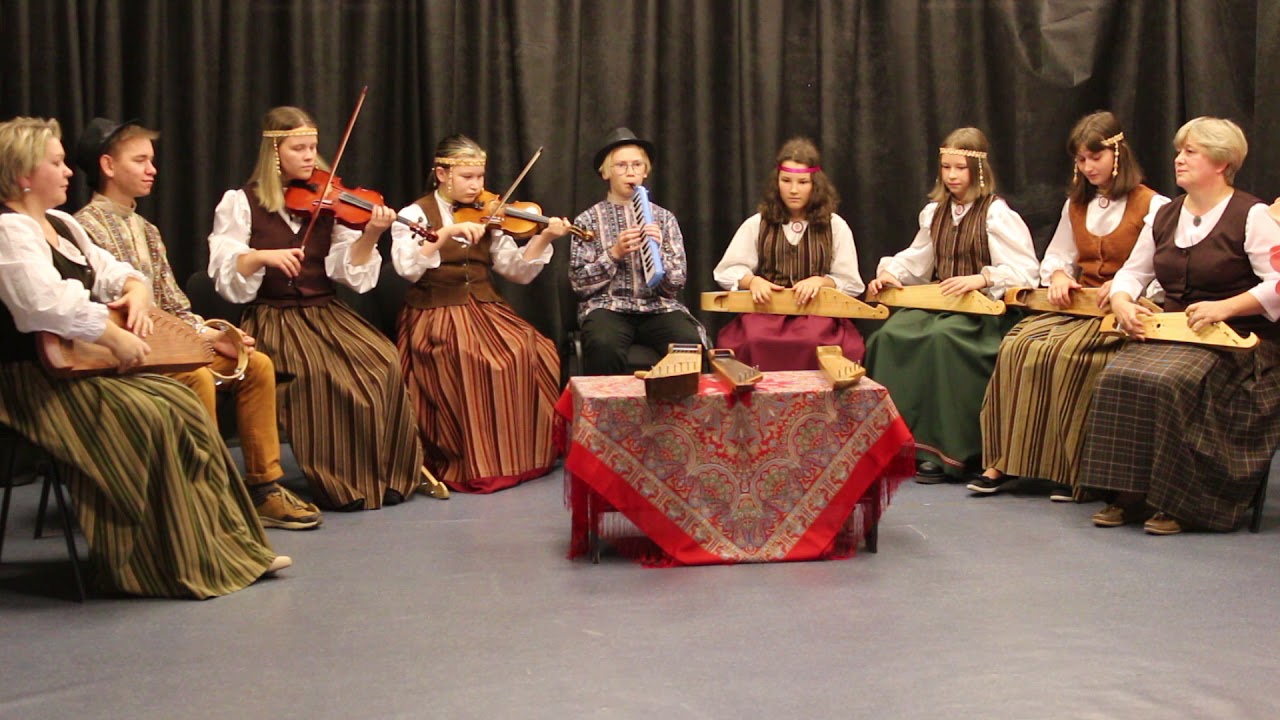 Фестиваль северного костюма. Ансамбль народной музыки Pikkurilli