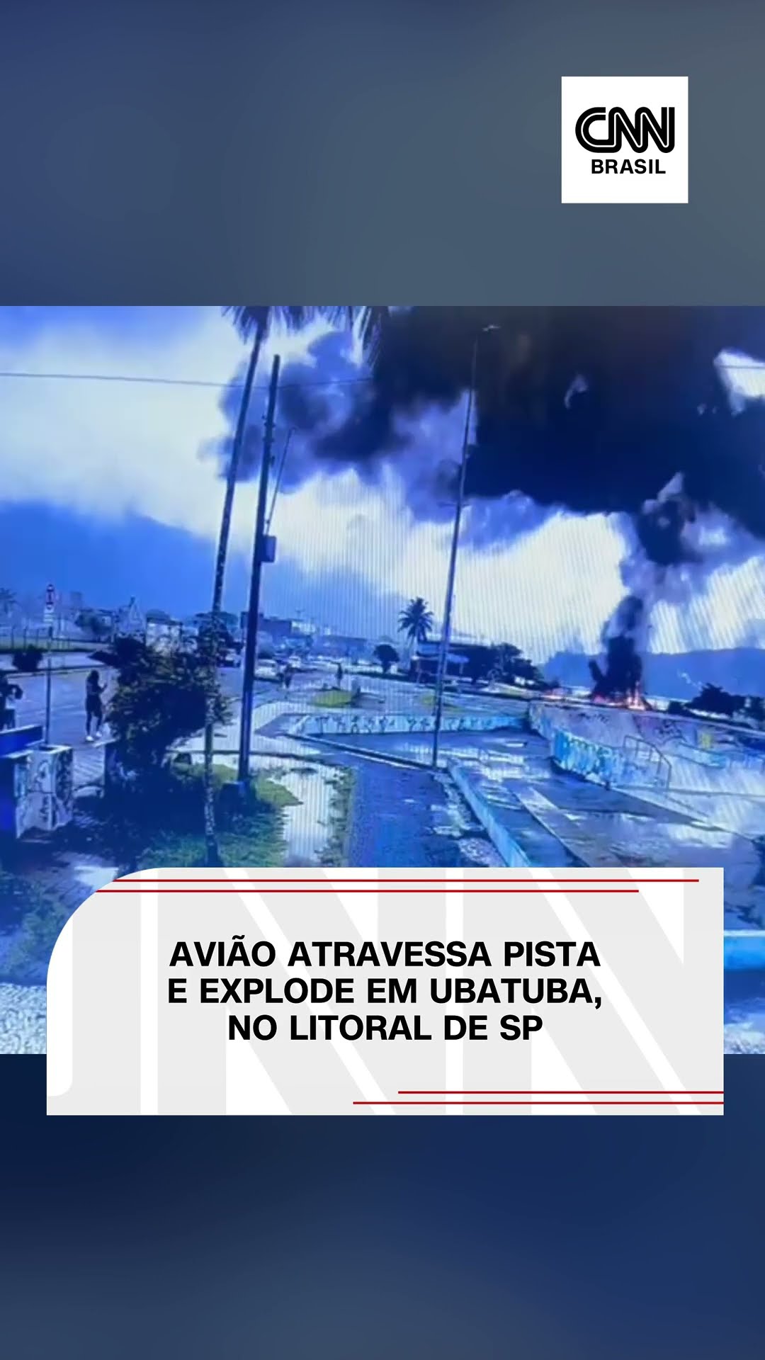 Queda de avião: aeronave explode em Ubatuba, no litoral de SP #Shorts