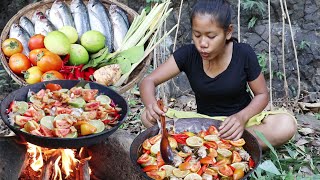 Survival cooking in forest: Cooking Fish Lemon Spicy Tasty delicious for Food ideas in Jungle