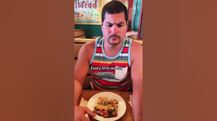 Best way to eat together as a couple 🤣 #funny #couple #relationship #comedy #shorts