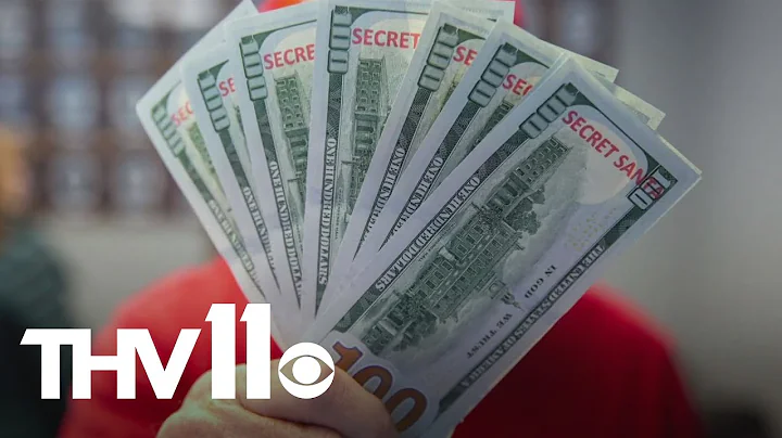 Secret Santa teams up with doctor to gift money to patients, strangers