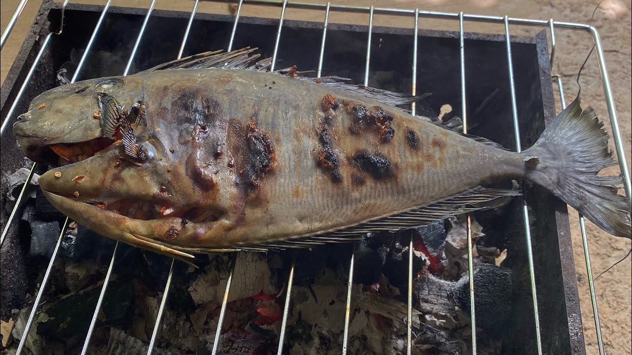 INIHAW NA ISDA 😋 #freshfish #inihaw #isda #philippines - YouTube