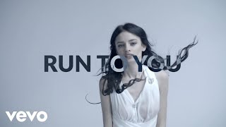 Смотреть клип Komodo Ft. Courtney Drummey - Run 2 You