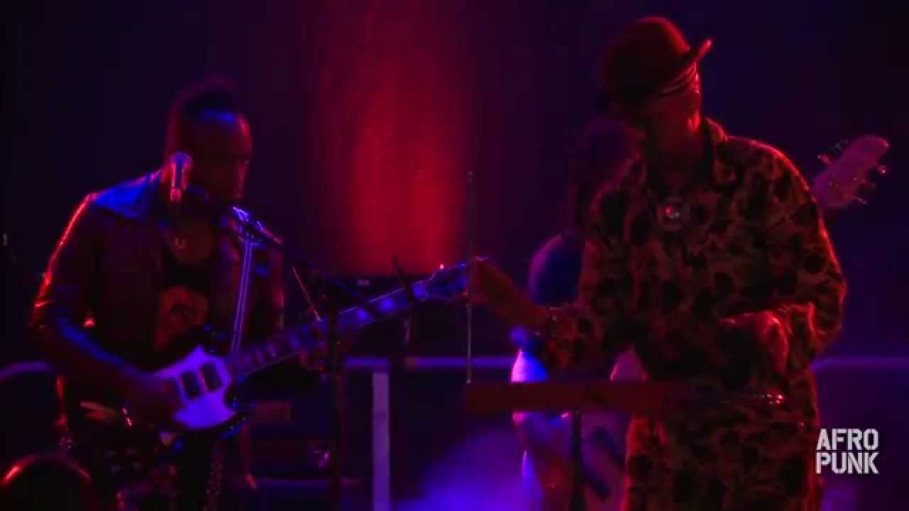 D’Angelo w/ Angelo Moore performs “Black Flowers” at AFROPUNK FEST 2014