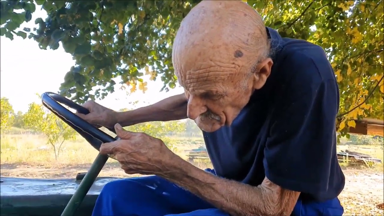 DANS LE DEPARTEMENT DU LOT, POUR NOUS, ROLAND PLAGNE REMET EN ROUTE SA SCIERIE CENTENAIRE.