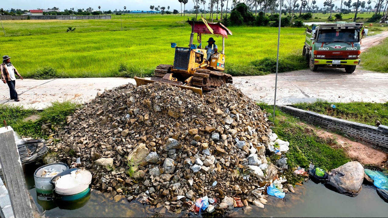 Opening a Perfectly Project! Landfill on Flooded Area Using Skills Dozer D20P with 5Ton Trucks
