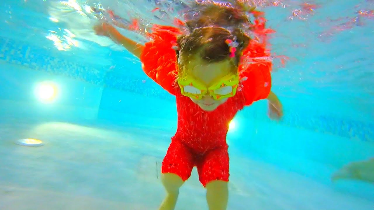 Vasena and Daddy play in the water park and ride the big slides
