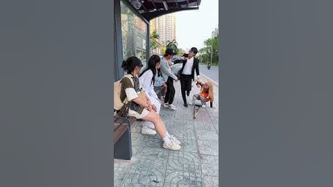 Protect the cleaning girl [CONDA NGUYEN] #condanguyen #kindness #goodman #hero #help #respect