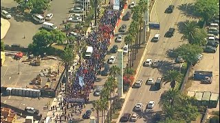 Workers march at LAX draws hundreds, prompts minor traffic delays I ABC7