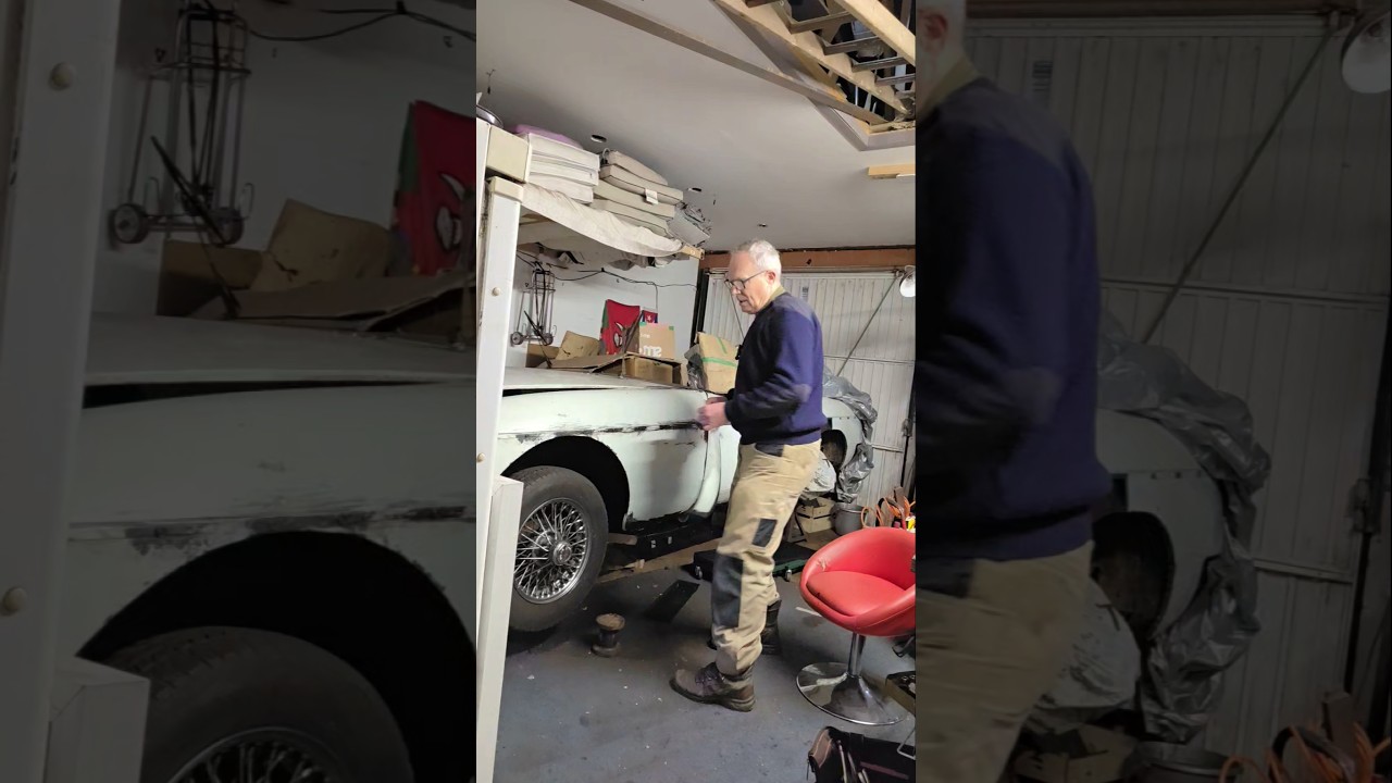 Реставрация MGB. Ремонт внутреннего заднего крыла.