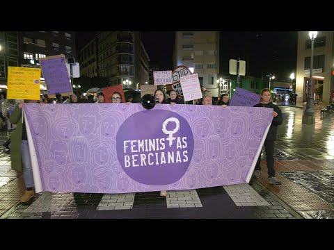 Feministas Bercianas se manifiestan en Ponferrada: "No es una fiesta, es una protesta"