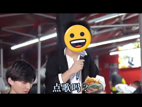 街头卖唱歌手演唱瀟飛的《sorry myself》帥哥顧客接連拍手【原唱#瀟飛 cover.大勝歌歌】#cpop