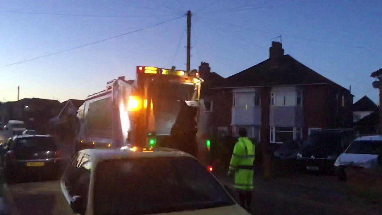 Green Waste bin men emptying bins in Bournemouth part 4 YouTube