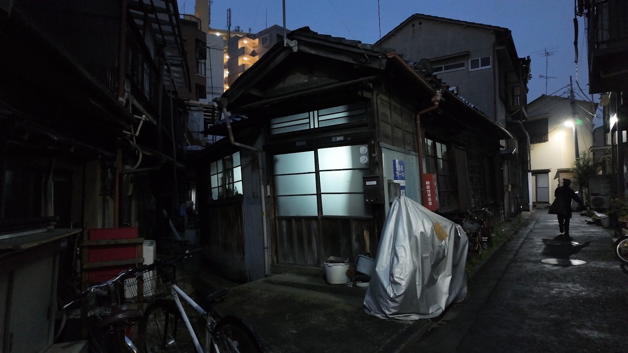 夕暮れの京島 青に染まる古い街並み - Twilight in Kyojima: Blue hour and deep nostalgic Tokyo alleys【4K Japan Walk】