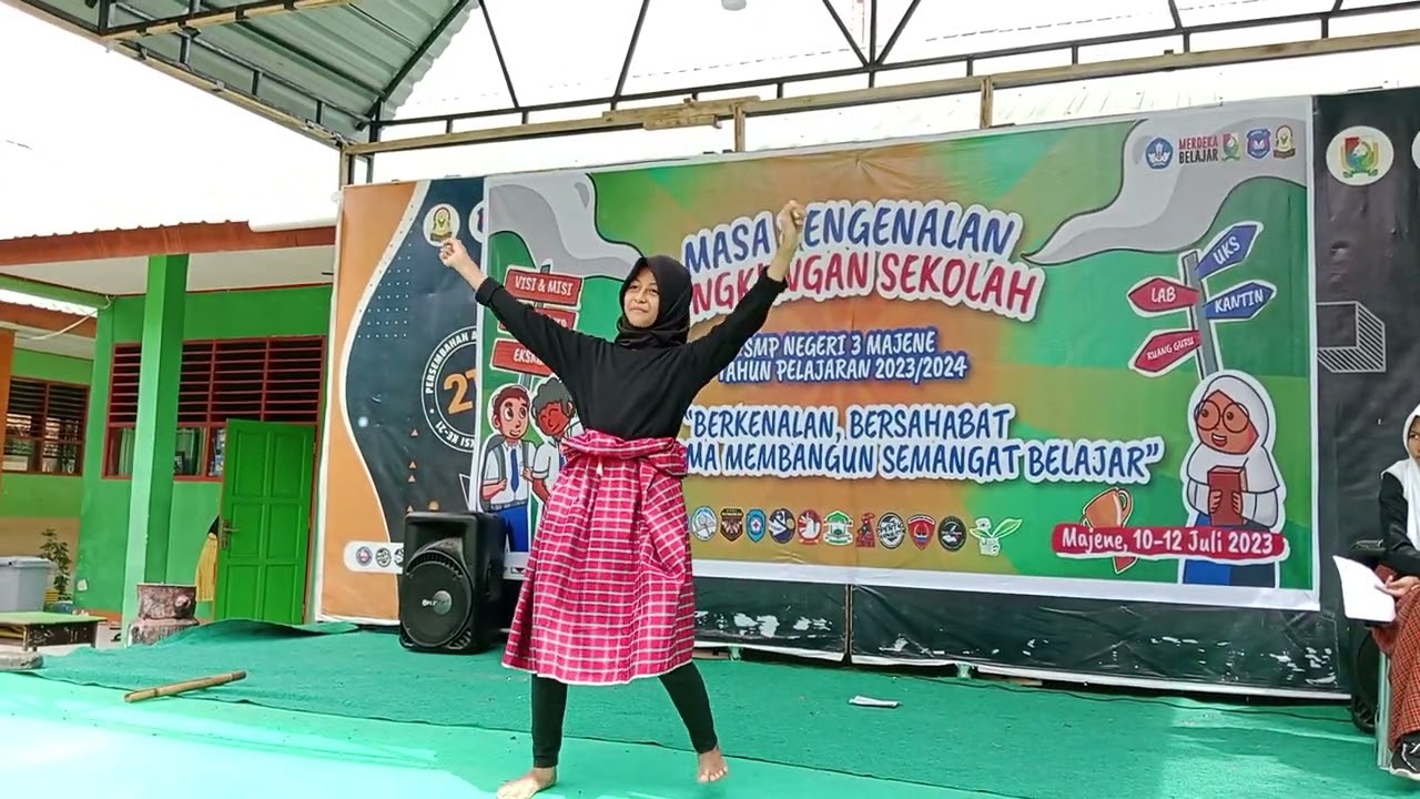 TARI TRADISIONAL (JARUMBING) OLEH SISWI BARU SMPN 3 MAJENE