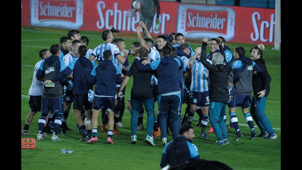 La intimidad del descontrolado festejo de Racing - YouTube
