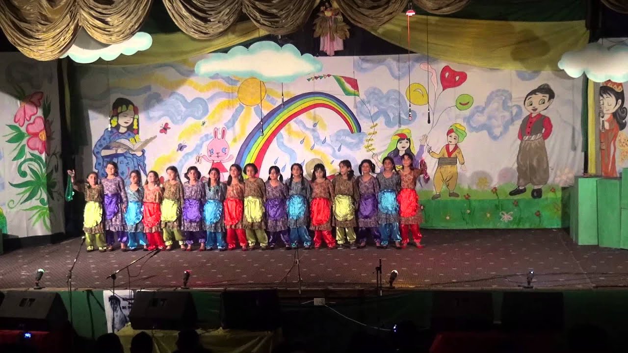 رقص فلكلوري كردي من المهرجان الأول للطفل الكردي