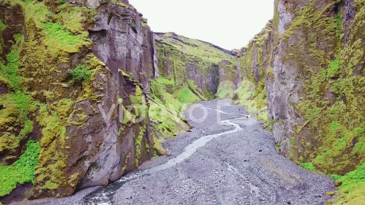 Aerial of the majestic deep inspiring canyon of Stakkholtsgja near Thorsmork Iceland　有地建実 — Stakkholtsgjá, Iceland — video poster